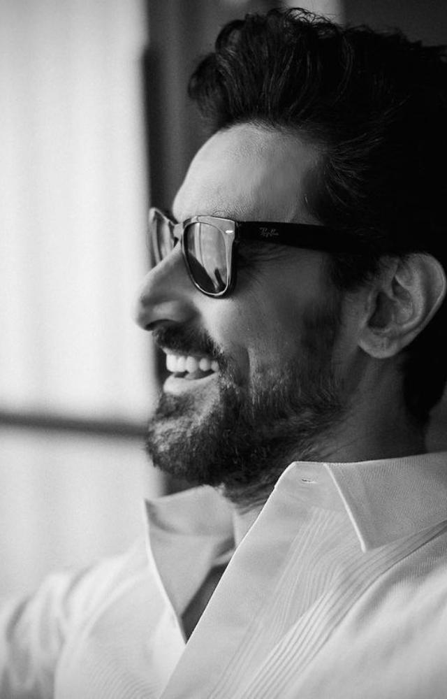 Kunal Kapoor is a talented Indian actor known for his captivating performances in Bollywood films like Rang De Basanti and Aaja Nachle